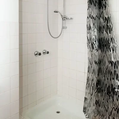 Łazienka w 4 osobowym pokoju w Kwaterach Chłopy